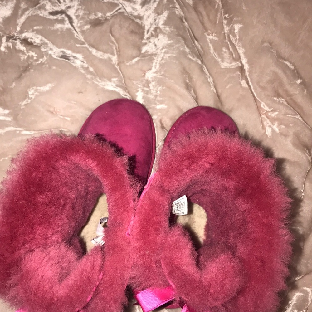 UGGS - Picture 2 of 2